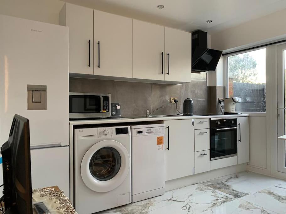 Carshalton Apartment C, A One Bedroom Flat In South London מראה חיצוני תמונה